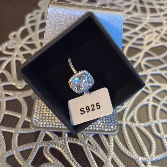 Ring - Picture 3 of 8